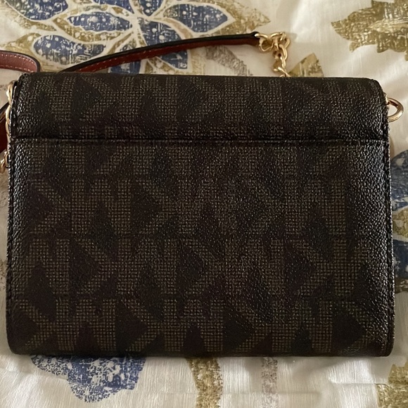 Michael Kors wallet on a chain - Picture 5 of 5